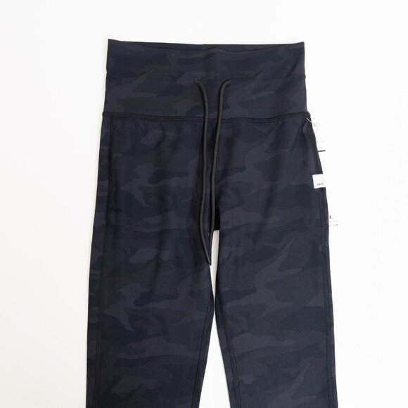 Vuori Daily Legging Black Camo 7/8 Length BreatheInterlock™ - Picture 5 of 13